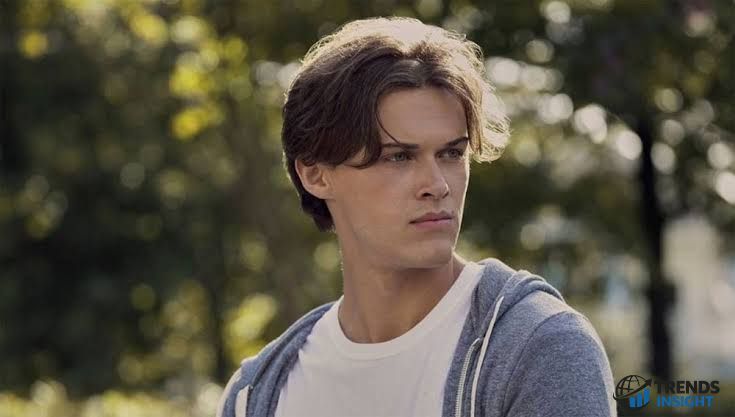 christopher briney height